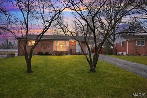 4100 Whippoorwill Drive, St Louis, MO, 63123 | Card Image