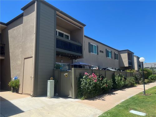 e3-25735 Hogan Dr, Valencia, CA, 91355-2333 | Card Image