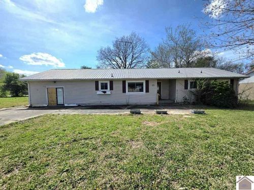 300 4th St, Hazel, KY, 42049-9076 | Card Image
