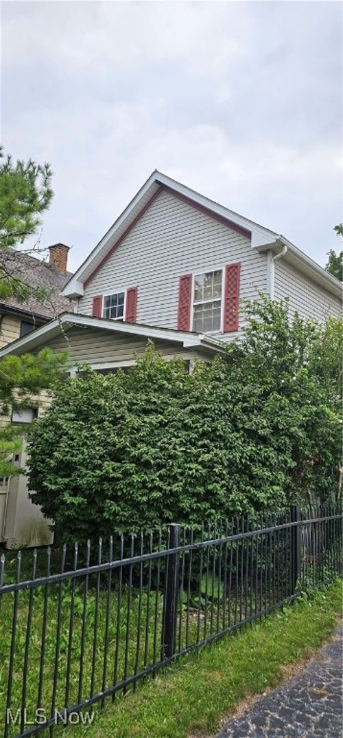 4284 E 71st St, Cleveland, OH, 44105-5730 | Card Image
