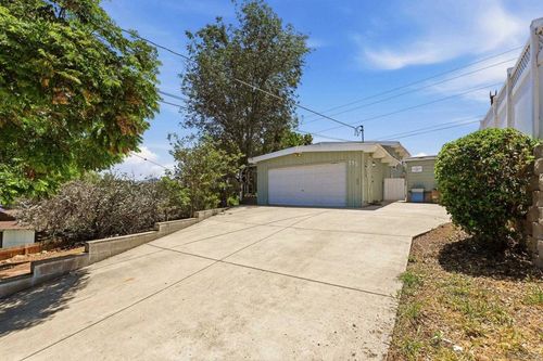 395 San Roque Dr, Escondido, CA, 92025-7016 | Card Image