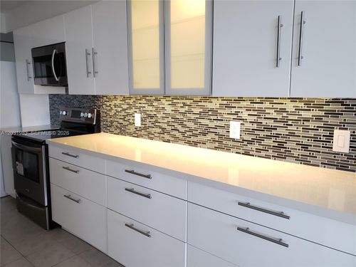 ph-7-100 Golden Isles Dr, Hallandale Beach, FL, 33009-8828 | Card Image