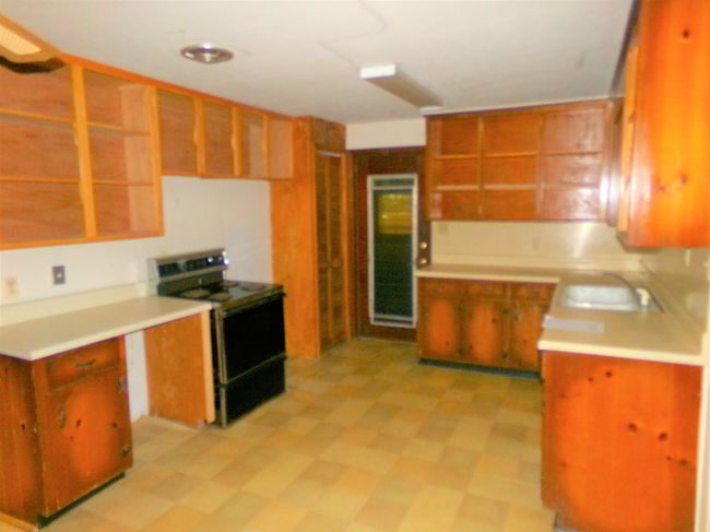 906 Ne 1 St St, House other with 3 bedrooms, 2 bathrooms and null parking in Havana FL | Image 6