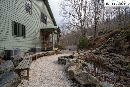 442 Aldridge Rd, Banner Elk, NC, 28604-9002 | Card Image