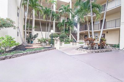 416 - 2831 Somerset Dr, Condo with 2 bedrooms, 2 bathrooms and null parking in Lauderdale Lakes FL | Image 2