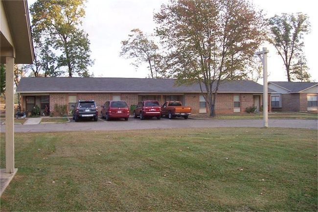 303 E Avenue E, Condo with 1 bedrooms, 1 bathrooms and null parking in Hooks TX | Image 4