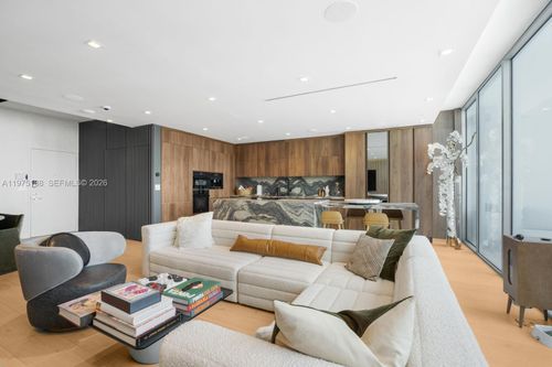 ph-14-90 Sw 3rd St, MIAMI, FL, 33130-4069 | Card Image