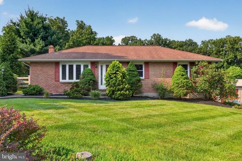 239 Lawn Rd, PALMYRA, PA, 17078-8976 | Card Image