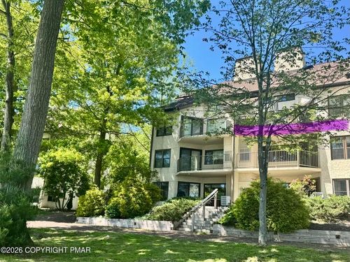 301d-25 Midlake Dr, Lake Harmony, PA, 18624-2202 | Card Image