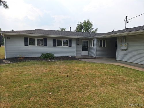 221 Beckwith Ave, Niagara Falls, NY, 14304-1104 | Card Image