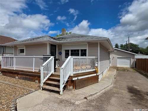 227 10th Avenue Nw, Swift Current, SK, S9H1B4 | Card Image