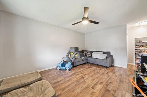 17663 Clarann St, Melvindale, MI, 48122-1307 | Card Image