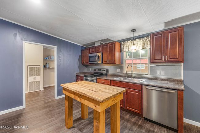 107 Indian Cave Dr, House other with 4 bedrooms, 2 bathrooms and null parking in Richlands NC | Image 9