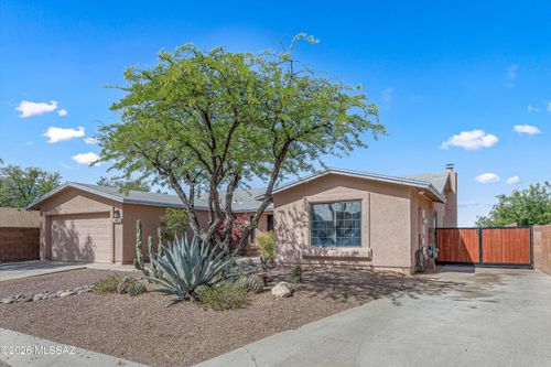 8721 N Chinaberry Way, Tucson, AZ, 85742 | Card Image