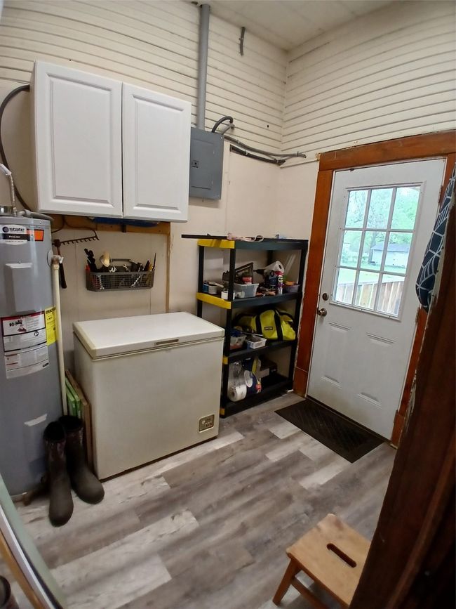 300 Nw 2 Nd St, House other with 2 bedrooms, 2 bathrooms and null parking in Hubbard TX | Image 25