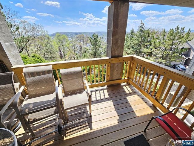 403 Heights Dr, Townhouse with 2 bedrooms, 3 bathrooms and null parking in Haledon NJ | Image 6