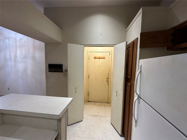 9708 - 9706 Springtree Ln, Home with 4 bedrooms, 4 bathrooms and 4 parking in Dallas TX | Image 7