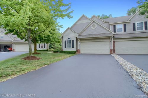 38222 Saratoga Cir, Farmington Hills, MI, 48331-3706 | Card Image