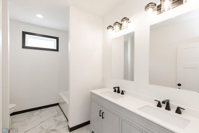 Bathroom 2 - Full | Image 49
