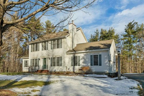 71 Greenmeadow Ln, Bedford, NH, 03110-6301 | Card Image