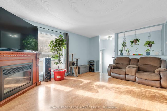 27 Thurlow Queen St, House other with 4 bedrooms, 1 bathrooms and 2 parking in Plainfield ON | Image 8