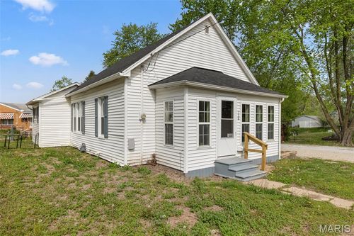 136 N Hamilton St, Hillsboro, IL, 62049-1140 | Card Image