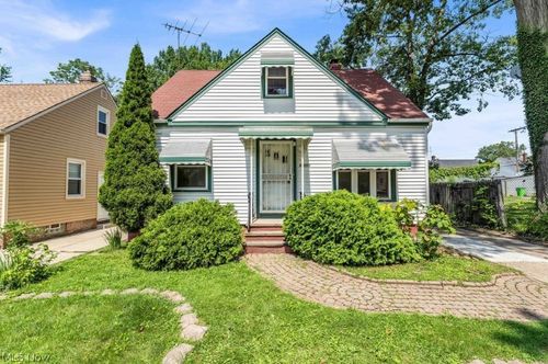 20051 Green Oak Dr, Euclid, OH, 44117-2221 | Card Image