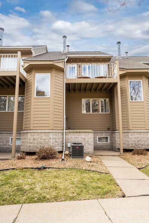 2867 Kenwood Isles Dr, Minneapolis, MN, 55408-1982 | Card Image