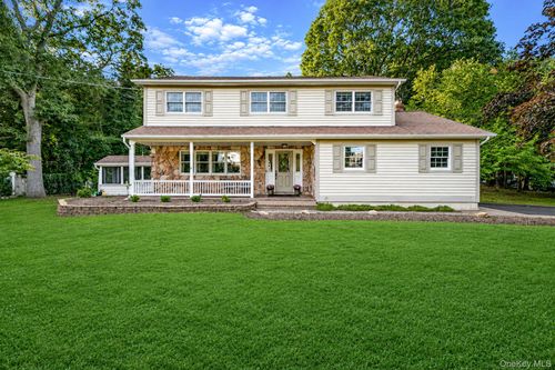 93 Country Rd, Shoreham, NY, 11786-1931 | Card Image