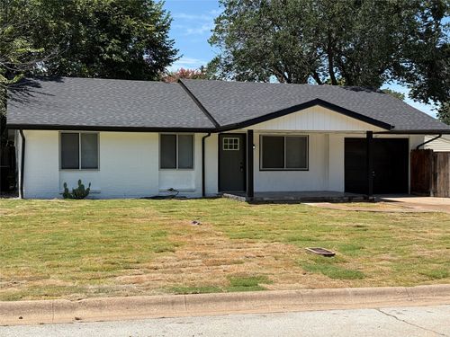 829 James St, Azle, TX, 76020-2670 | Card Image