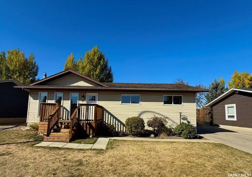 24 Frere St, Kindersley, SK, S0L1S1 | Card Image