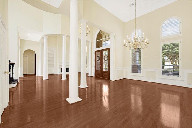 Another view of dining area. | Image 13