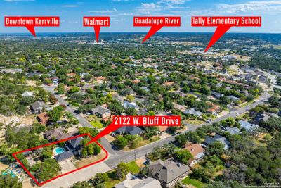 2122 West Bluff Dr, House other with 5 bedrooms, 3 bathrooms and null parking in Kerrville TX | Image 3