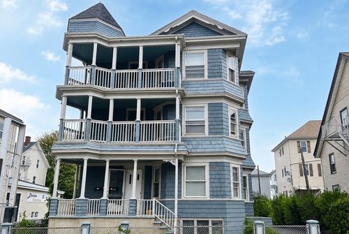 212 Brightman St, Fall River, MA, 02720-2882 | Card Image