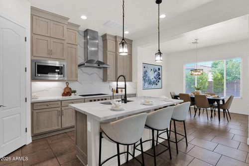 2282 E Tomahawk Dr, Gilbert, AZ, 85298-7489 | Card Image