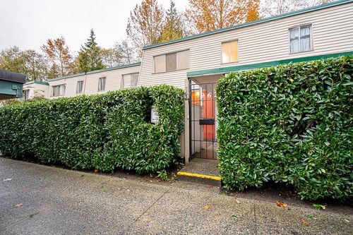 962 Westview Crescent, Townhouse with 3 bedrooms, 2 bathrooms and 1 parking in North Vancouver BC | Card Image