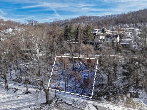 121 Cliff St, Sistersville, WV, 26175-1715 | Card Image