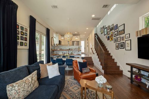 1-2812 Oak Springs Dr, Austin, TX, 78702-2529 | Card Image