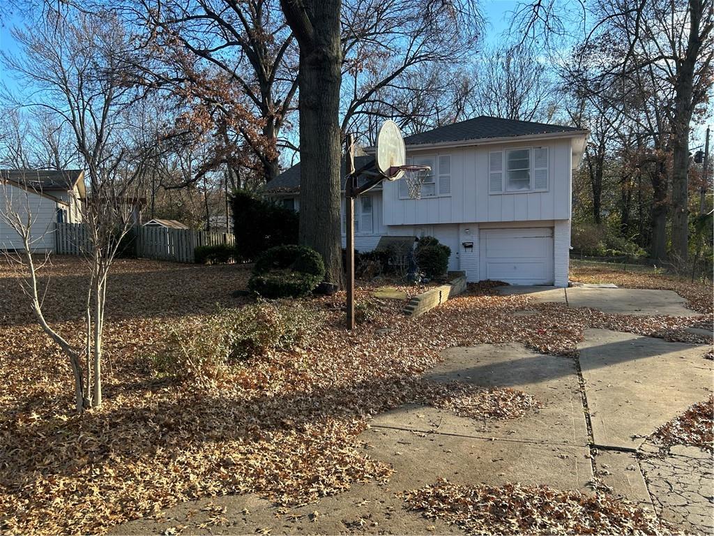 95th Ter, Kansas City, MO 64134 #1