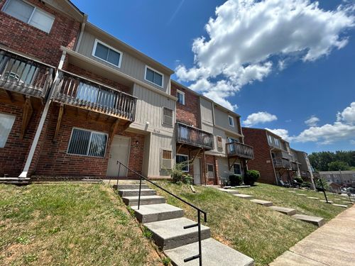i-5143 Overland Dr, Roanoke, VA, 24018-9317 | Card Image