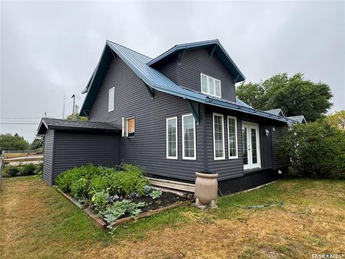 415 Prince St, Hudson Bay, SK, S0E0Y0 | Card Image