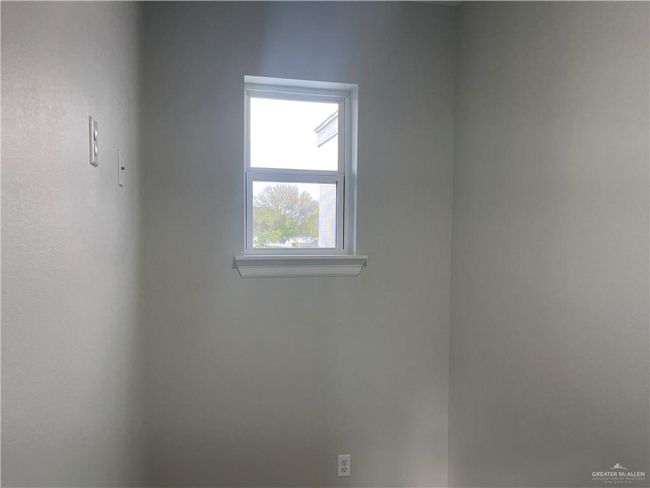 View of empty room | Image 15