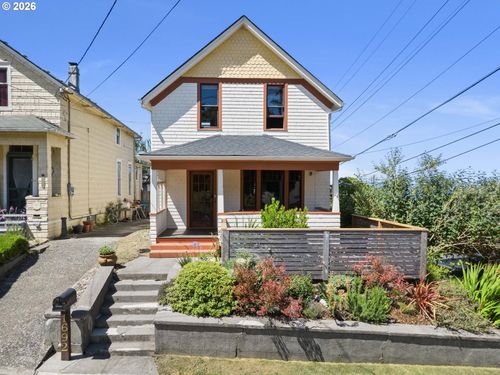 1692 Franklin Ave, Astoria, OR, 97103-3617 | Card Image