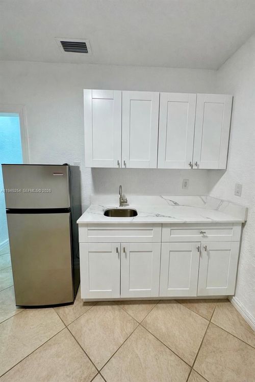 1-6541 W 11th Ct, Hialeah, FL, 33012-6435 | Card Image