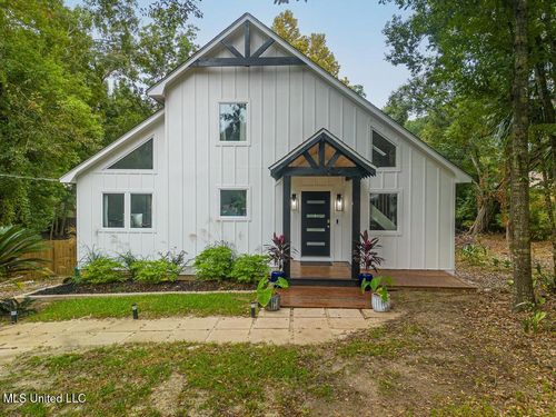 504 Forest Hill Dr, Ocean Springs, MS, 39564-4804 | Card Image