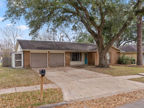 2005 Candlewood Dr, Bay City, TX, 77414-7709 | Card Image
