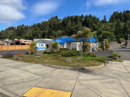 542 Fir Ave, Reedsport, OR, 97467-1429 | Card Image