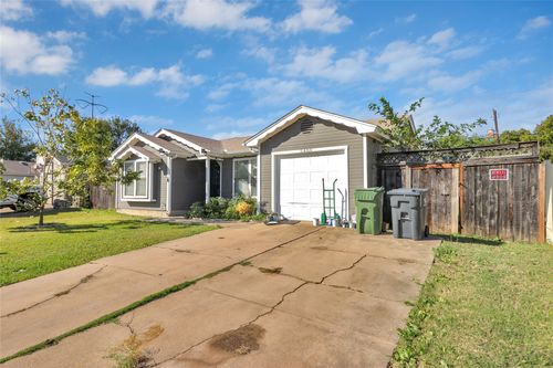 5400 Creek Valley Dr, Arlington, TX, 76018-1832 | Card Image