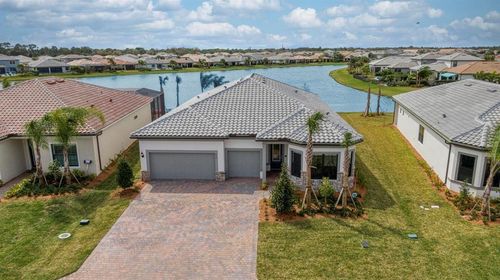 818 Se Courances Dr, Port St Lucie, FL, 34984-6686 | Card Image