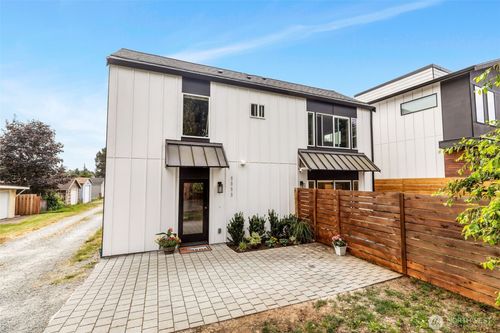 1111 Sw Henderson Street, Seattle, WA, 98106 | Card Image
